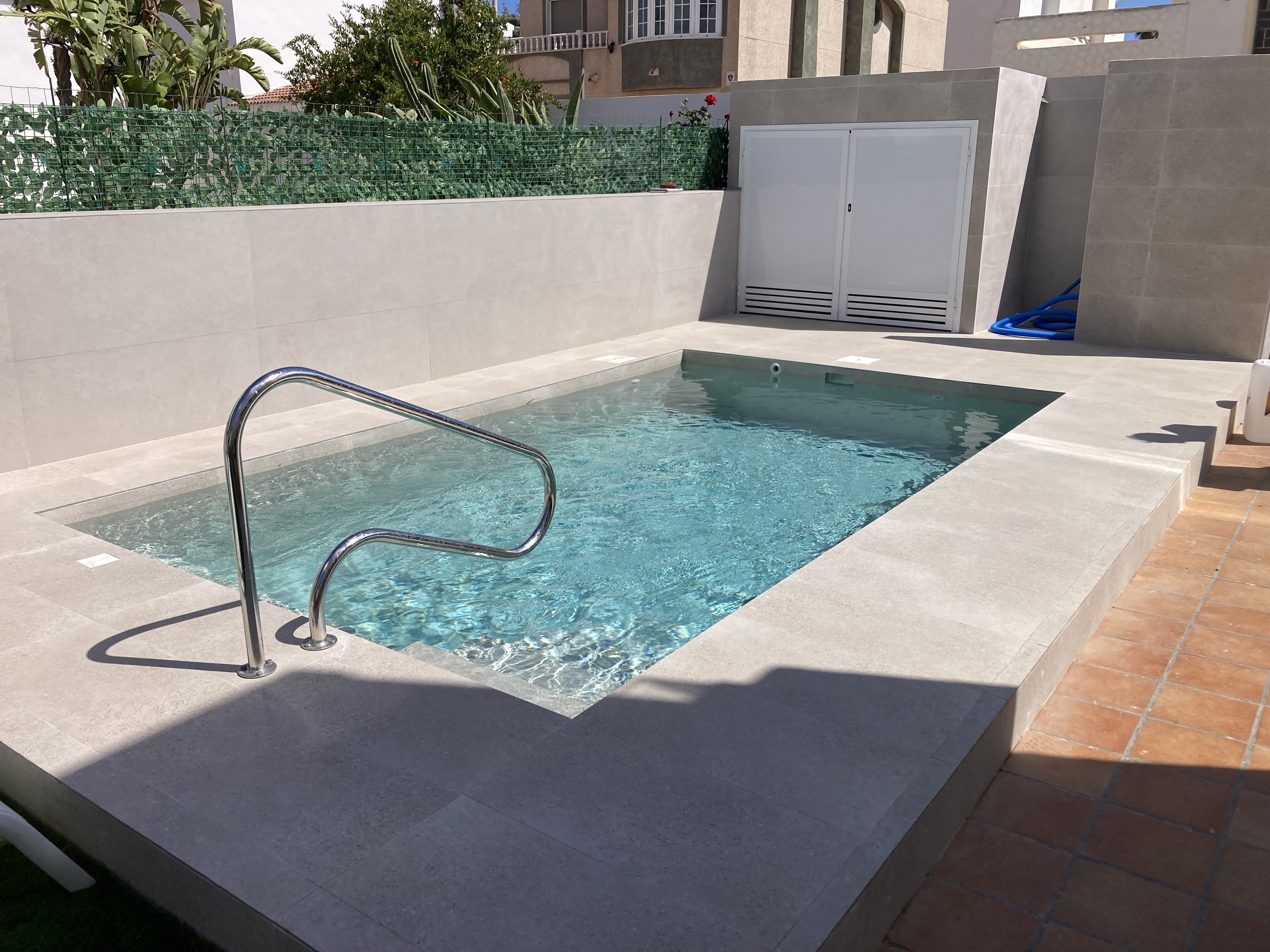 Piscina con filtración ecológica